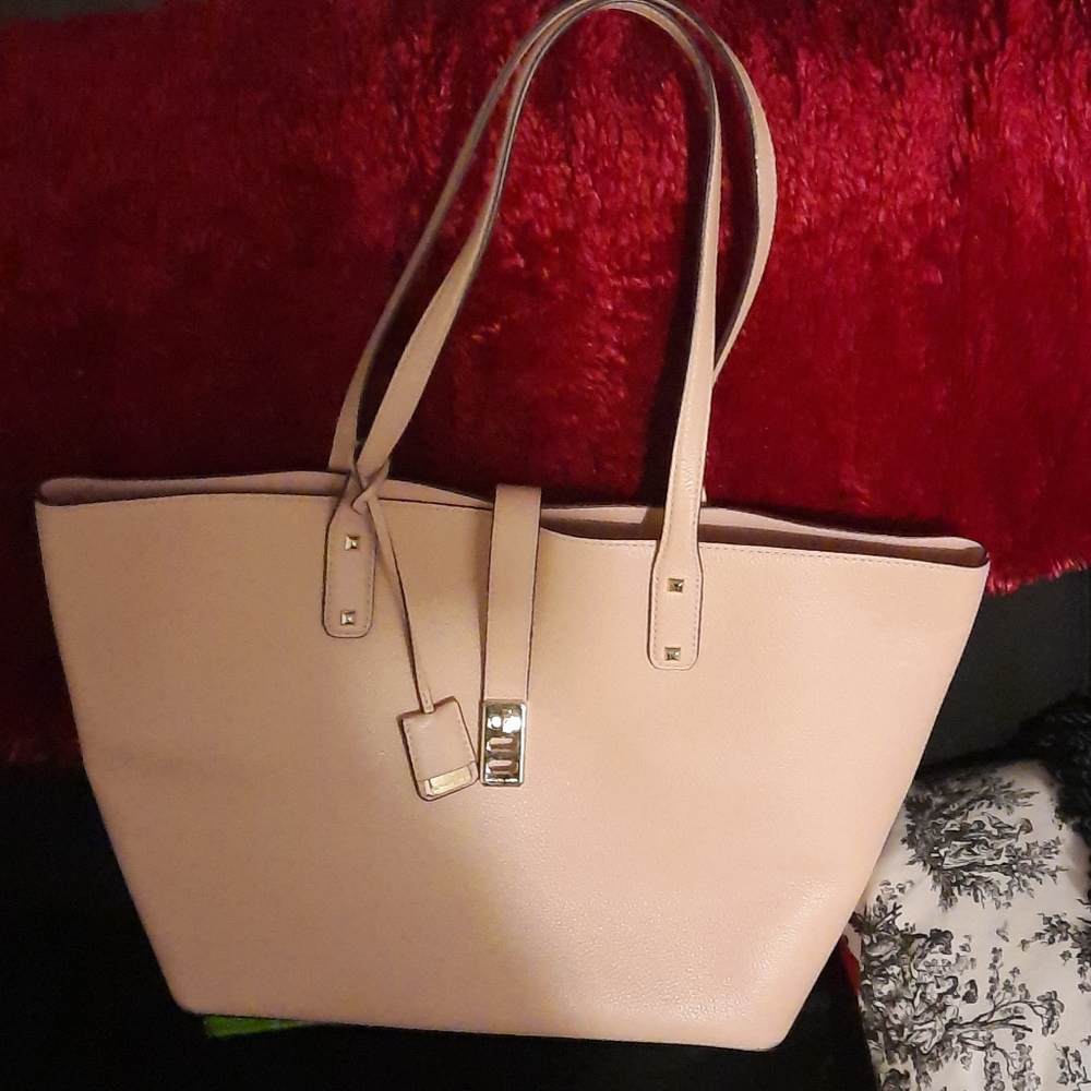 Nwot light pink MK tote with gold studs